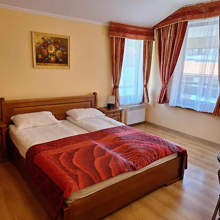 Snow Peak Todorka And Vihren /next To The Lift/ 7 Persons/ Banszko